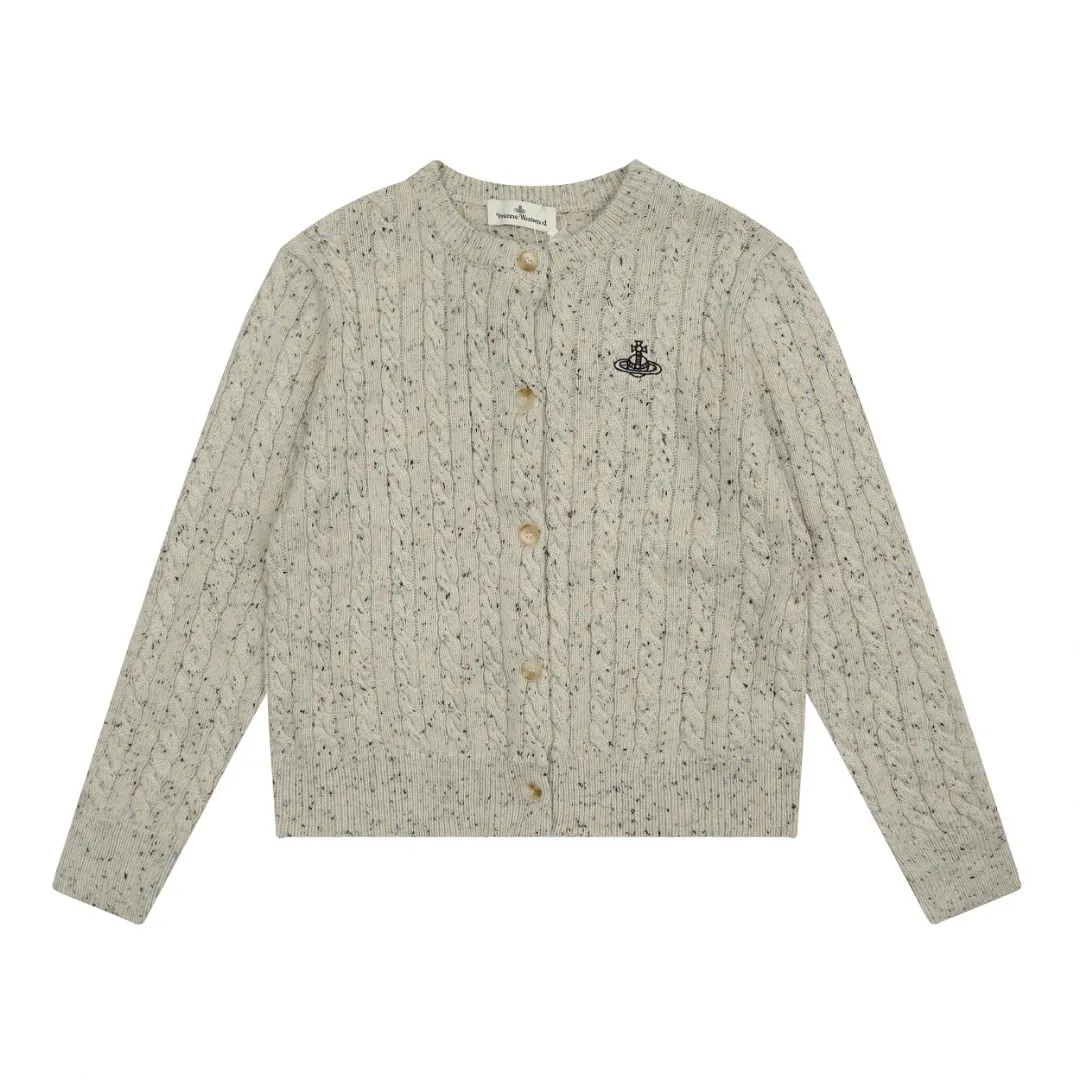 vivienne west wood Vivienne heavy-duty twist multi-color classic cardigan knitted sweater wool 2024 autumn latest style 🧩 15% merino cotton wool 85% wool blend 🧩Correct Italian 🇮🇹100% wool washed wheat logo Size: S -M- L Color: White Dark Gray Blue
